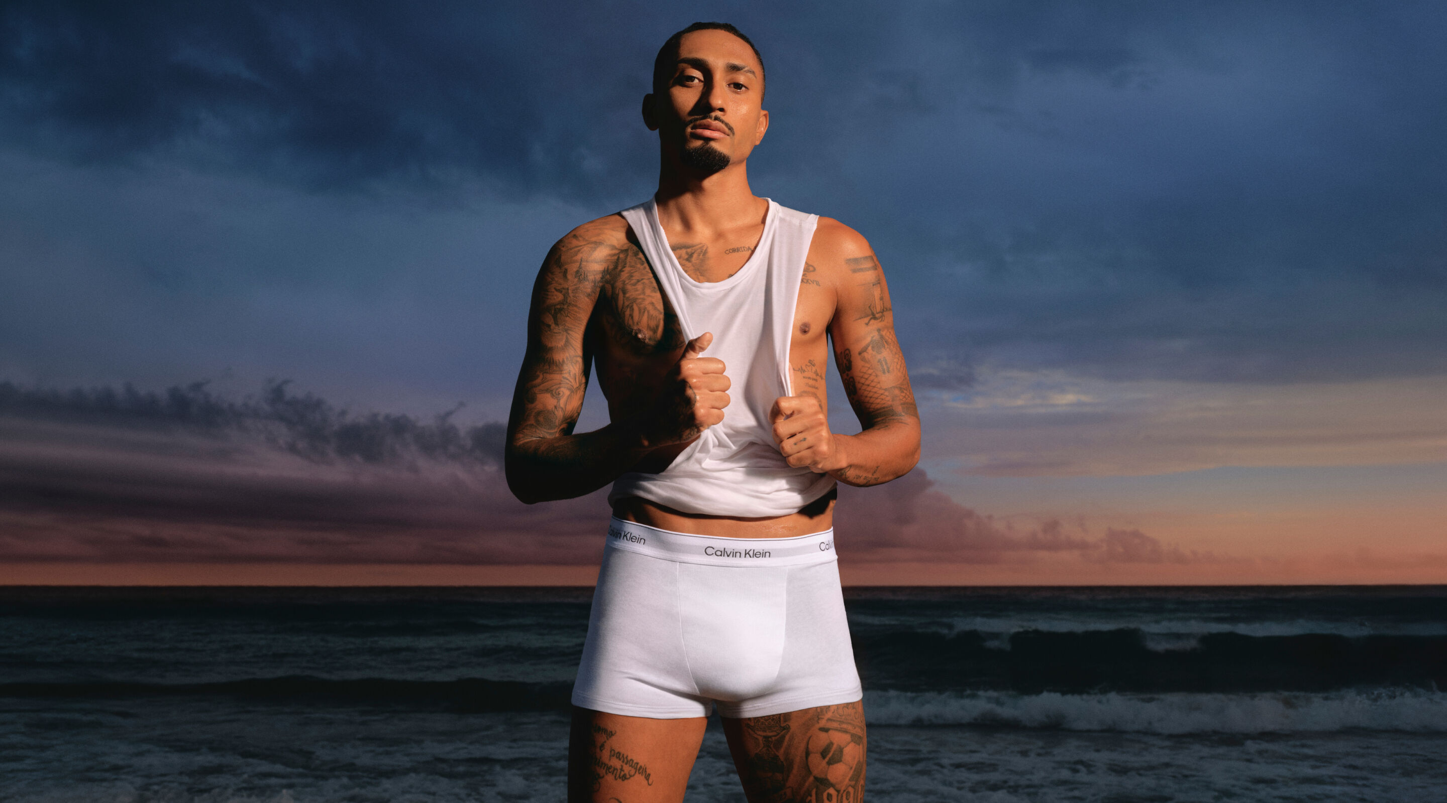 Calvin Klein Raphinha Lives In Icon Cotton Stretch Raphinha shows off natural rhythm in the Icon Cotton Stretch. Fit for the legacy.